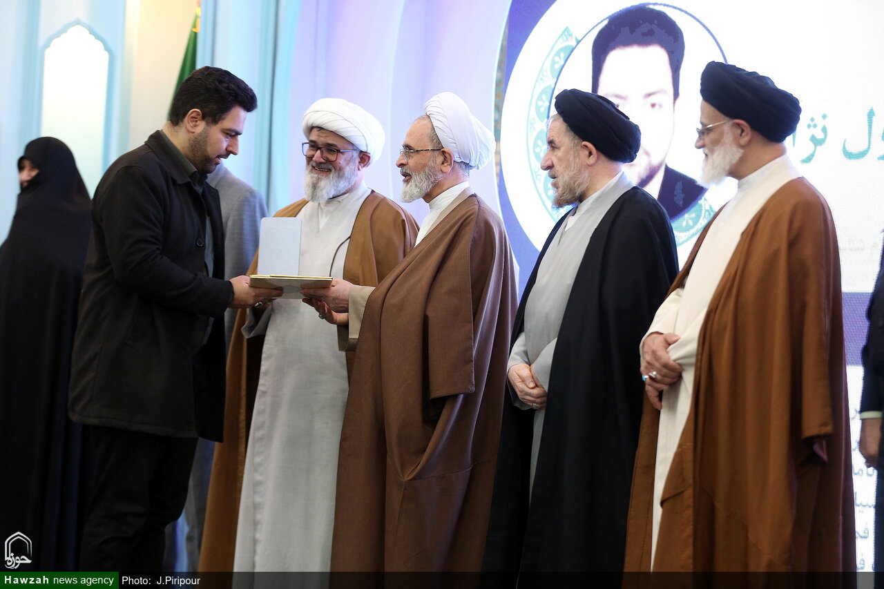 इमाम (अ) का इंतज़ार बिना विरोध के अधूरा है: आयतुल्लाह आराफ़ी