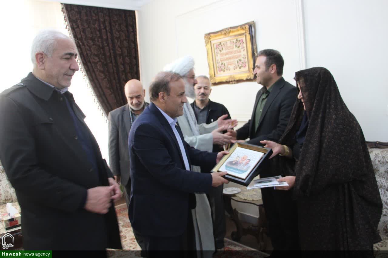 تجلیل امام جمعه ملایر از خانواده شهدا