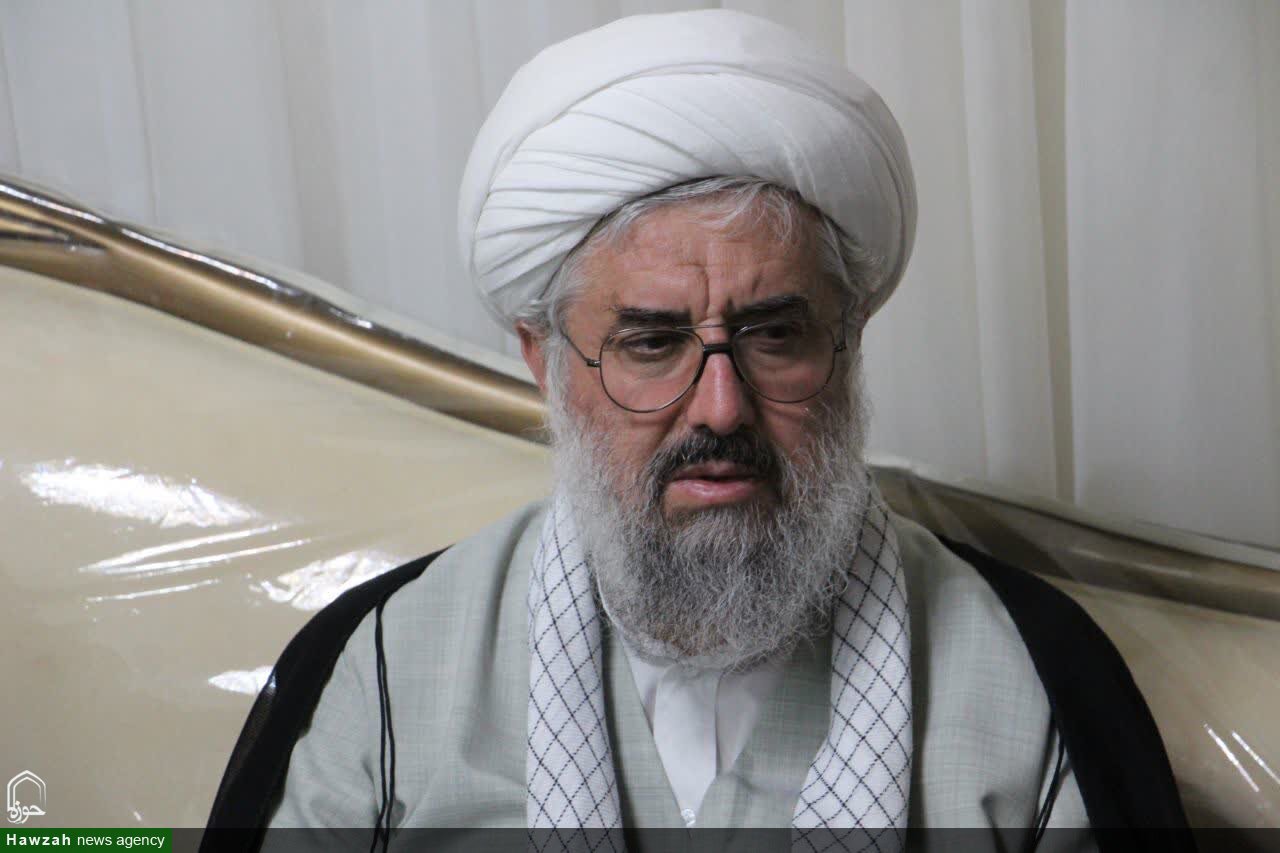 تجلیل امام جمعه ملایر از خانواده شهدا