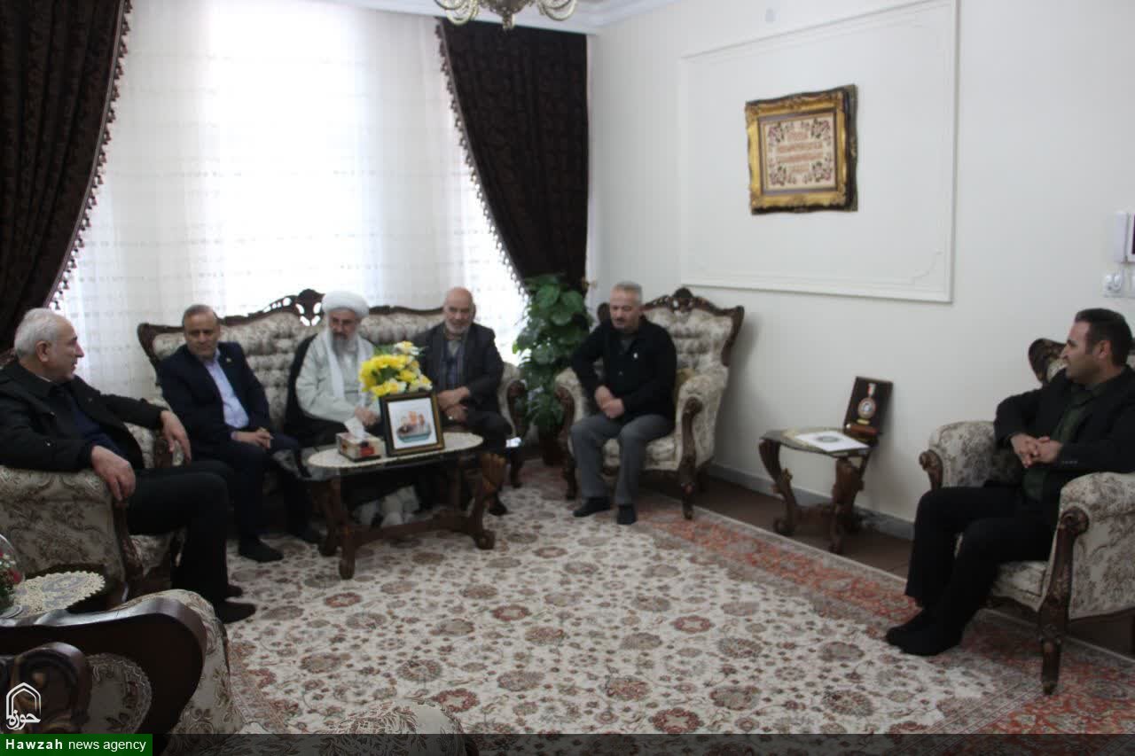 تجلیل امام جمعه ملایر از خانواده شهدا