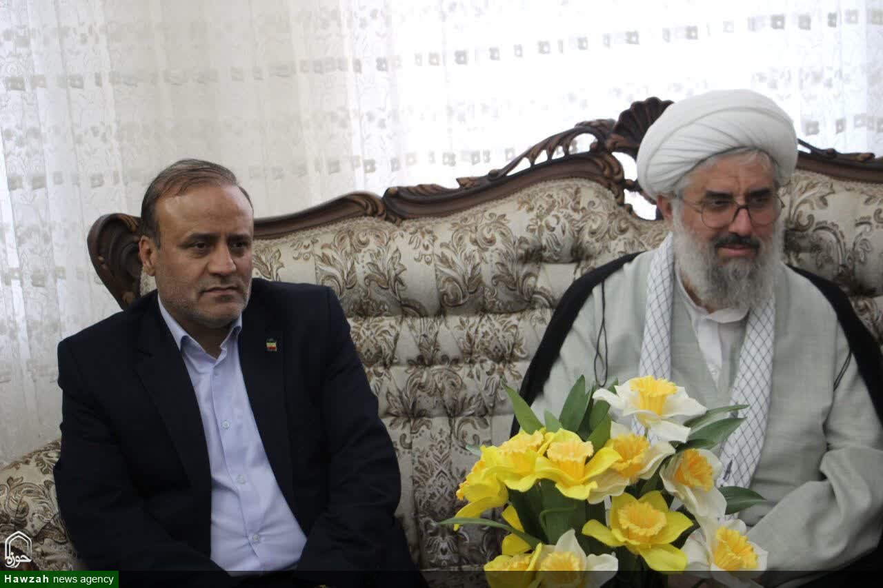 تجلیل امام جمعه ملایر از خانواده شهدا