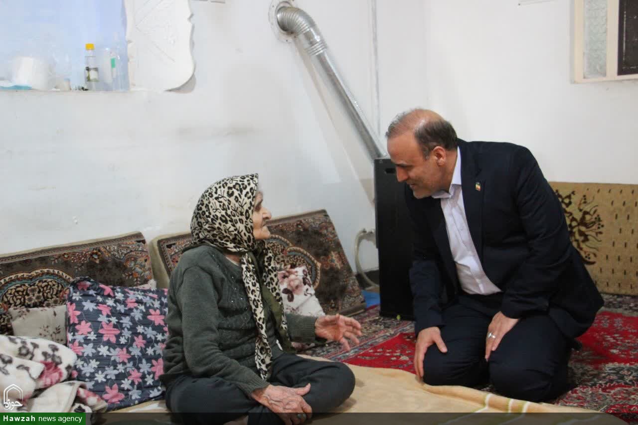 تجلیل امام جمعه ملایر از خانواده شهدا