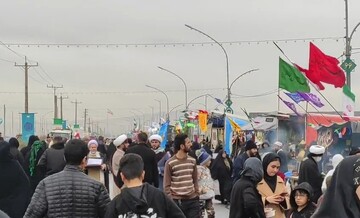 فیلم | تجدید عهد با امام مهدی(عج) در زیر باران