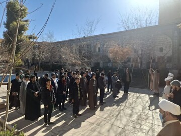 تصاویر/ نواخته شدن زنگ انقلاب در مدرسه علمیه ابراهیمیه