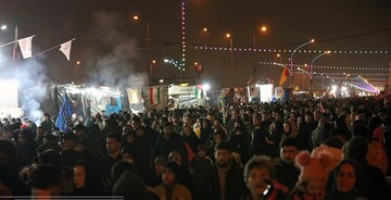 فیلم |  همگامی خادمان حرم مطهر حضرت معصومه(س) در راهپیمایی مسیر عاشقی