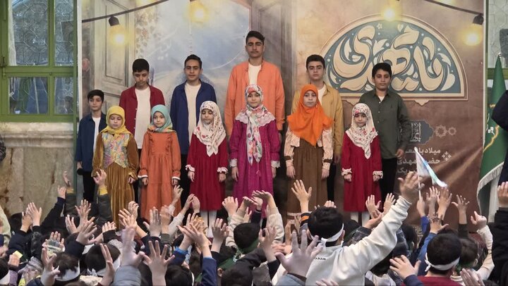 تصاویر/ برگزاری جشن قرآنی نونهالان در حرم امامزاده صالح(ع) فرحزاد