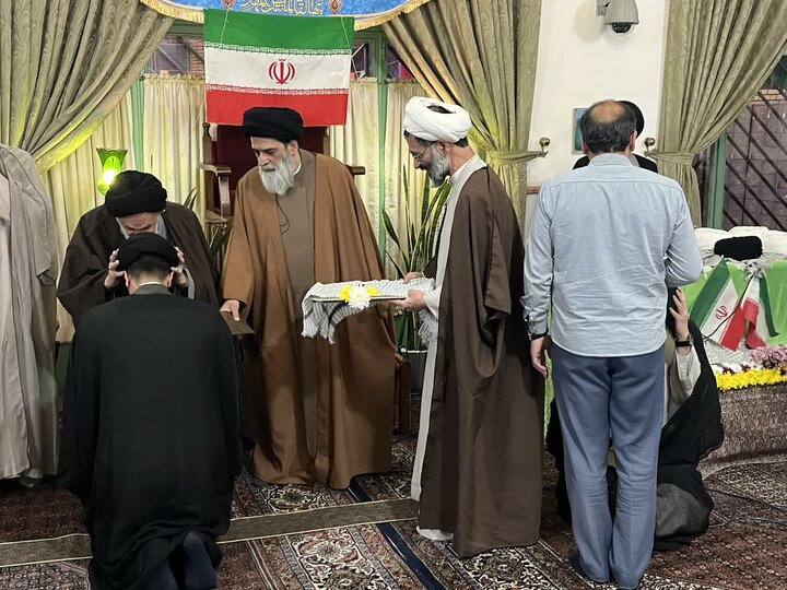 تصاویر/ برگزاری مراسم تلبس طلاب مدرسه علمیه قائم چیذر تهران