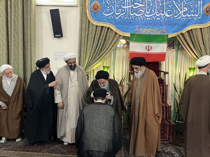 تصاویر/ برگزاری مراسم تلبس طلاب مدرسه علمیه قائم چیذر تهران