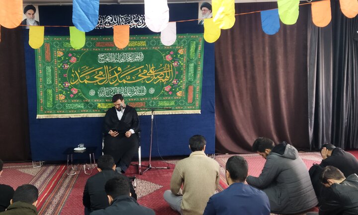 تصاویر/ مراسم عمامه گذاری طلاب مدرسه علمیه آیت الله ایروانی(ره)