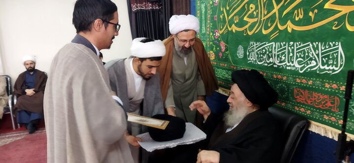 تصاویر/ مراسم عمامه گذاری طلاب مدرسه علمیه آیت الله ایروانی(ره)