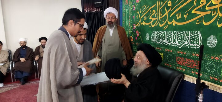 تصاویر/ مراسم عمامه گذاری طلاب مدرسه علمیه آیت الله ایروانی(ره)