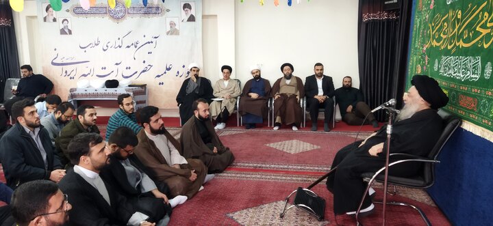 تصاویر/ مراسم عمامه گذاری طلاب مدرسه علمیه آیت الله ایروانی(ره)