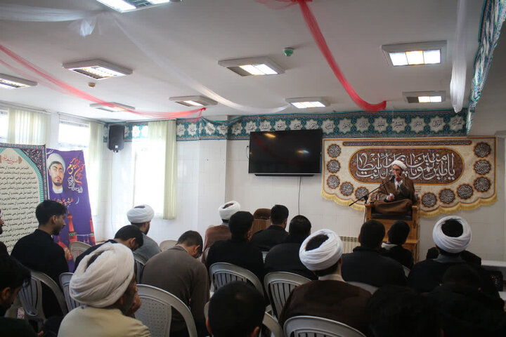 برگزاری مراسم جشن میلاد امام زمان در مدرسه‌علمیه‌امام مهدی(عج)