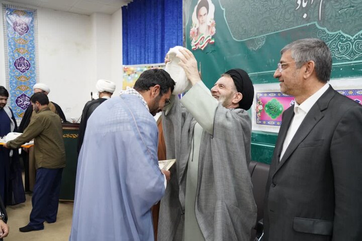 تصاویر/جشن تلبس طلاب حوزه علمیه استان لرستان