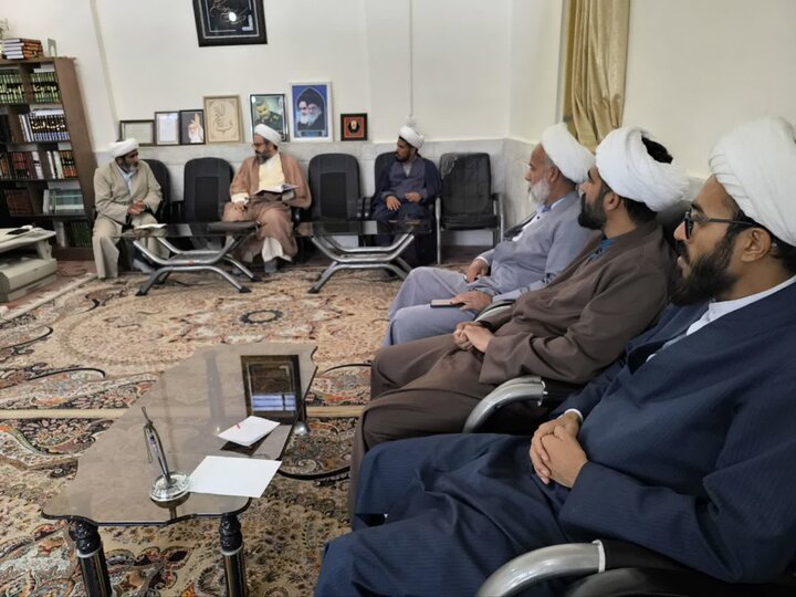 حضور مدیر حوزه علمیه کرمان در مدرسه علمیه امام صادق(ع) جیرفت
