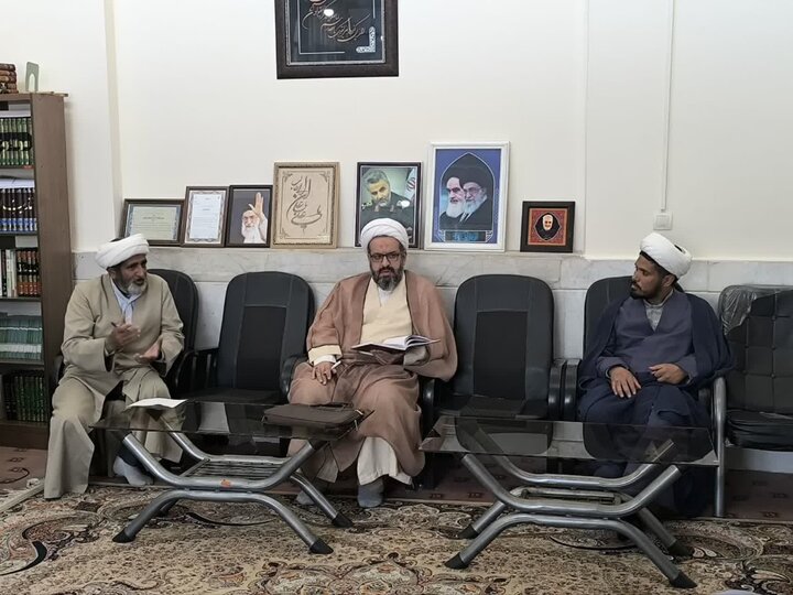 حضور مدیر حوزه علمیه کرمان در مدرسه علمیه امام صادق(ع) جیرفت
