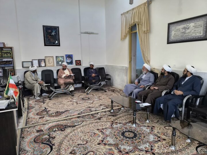 حضور مدیر حوزه علمیه کرمان در مدرسه علمیه امام صادق(ع) جیرفت
