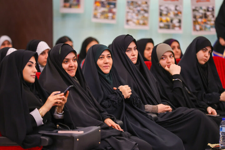 تصاویر|  آئین افتتاح نمایشگاه "مدرسه انقلاب" در دبیرستان دوره دوم متوسطه زهرا مردانی آذر تبریز