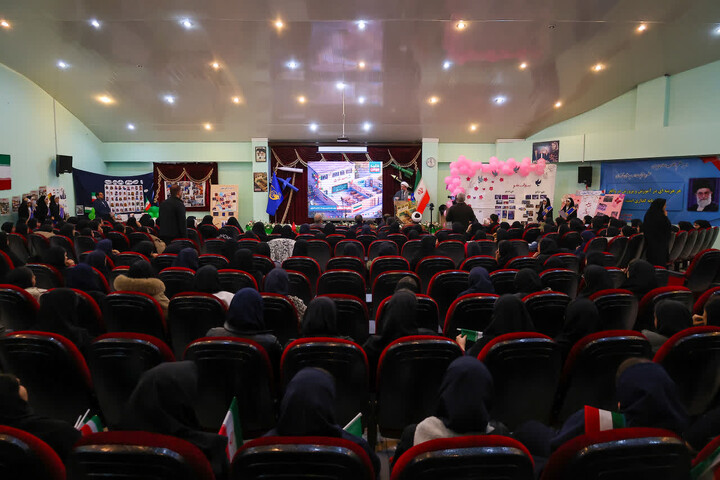 تصاویر|  آئین افتتاح نمایشگاه "مدرسه انقلاب" در دبیرستان دوره دوم متوسطه زهرا مردانی آذر تبریز