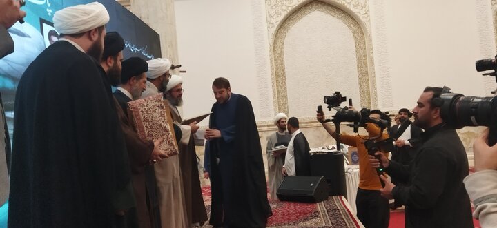 تصاویر/ مراسم عمامه گذاری طلاب مدرسه علمیه امام حسین(ع)