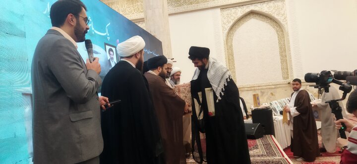 تصاویر/ مراسم عمامه گذاری طلاب مدرسه علمیه امام حسین(ع)