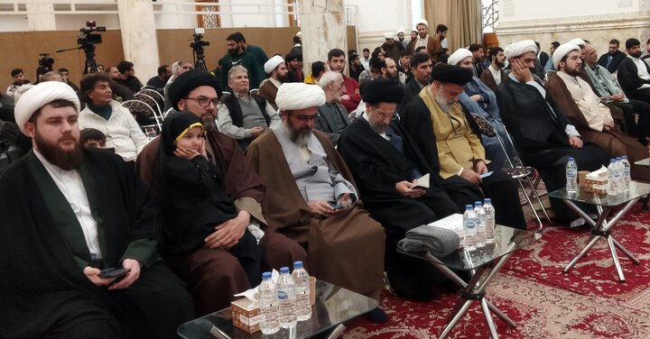 تصاویر/ مراسم عمامه گذاری طلاب مدرسه علمیه امام حسین(ع)