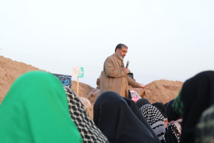 تصاویر/ بازدید طلاب حوزه علمیه خواهران از منطقه عملیاتی شلمچه با روایتگری حاج حسین یکتا