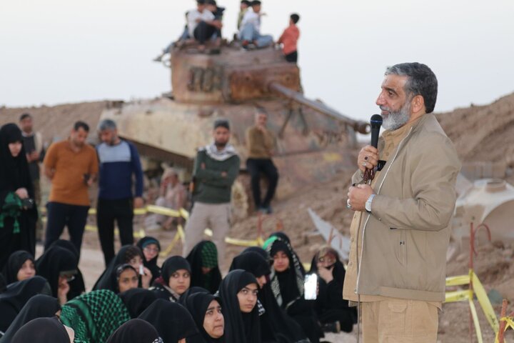 تصاویر/ بازدید طلاب حوزه علمیه خواهران از منطقه عملیاتی شلمچه با روایتگری حاج حسین یکتا