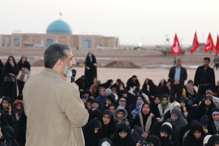 تصاویر/ بازدید طلاب حوزه علمیه خواهران از منطقه عملیاتی شلمچه با روایتگری حاج حسین یکتا