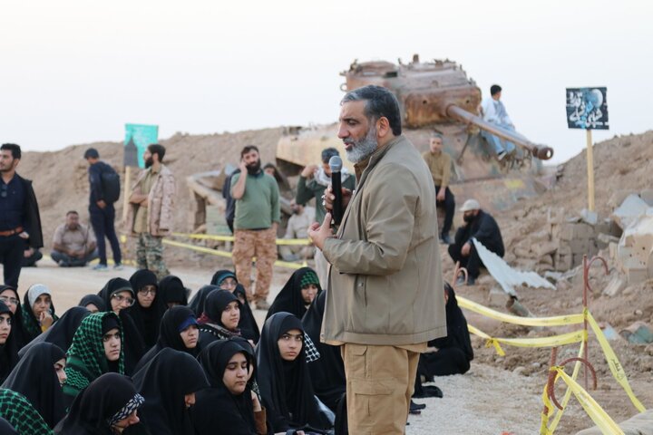 تصاویر/ بازدید طلاب حوزه علمیه خواهران از منطقه عملیاتی شلمچه با روایتگری حاج حسین یکتا