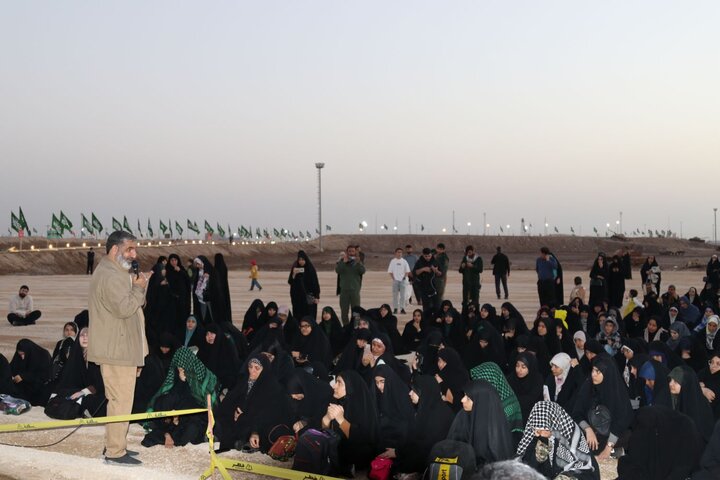 تصاویر/ بازدید طلاب حوزه علمیه خواهران از منطقه عملیاتی شلمچه با روایتگری حاج حسین یکتا