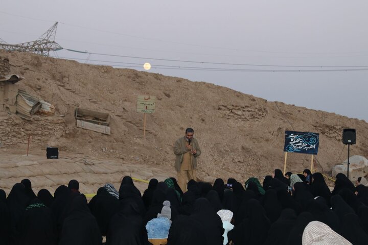 تصاویر/ بازدید طلاب حوزه علمیه خواهران از منطقه عملیاتی شلمچه با روایتگری حاج حسین یکتا