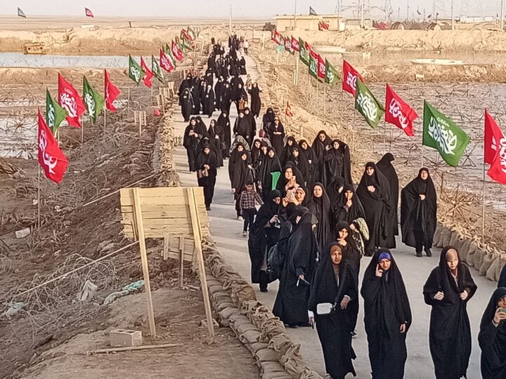 تصاویر/ بازدید طلاب حوزه علمیه خواهران از منطقه عملیاتی شلمچه با روایتگری حاج حسین یکتا