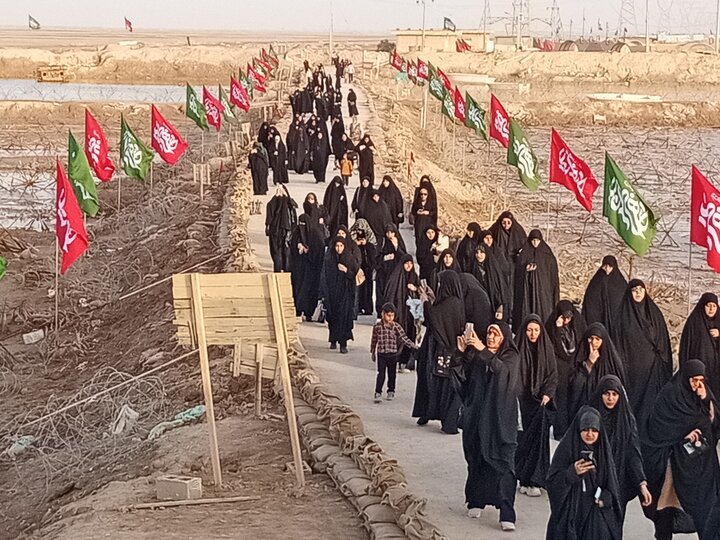 تصاویر/ بازدید طلاب حوزه علمیه خواهران از منطقه عملیاتی شلمچه با روایتگری حاج حسین یکتا