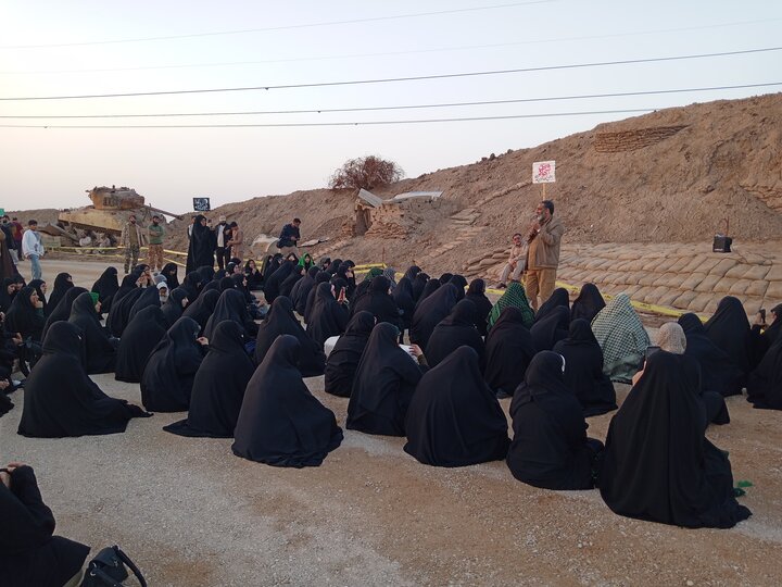 تصاویر/ بازدید طلاب حوزه علمیه خواهران از منطقه عملیاتی شلمچه با روایتگری حاج حسین یکتا