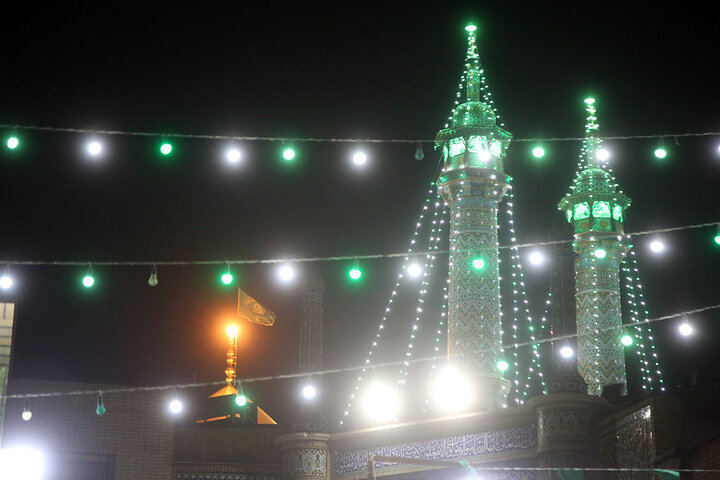 حرم حضرت معصومه (س)در شب میلاد امام زمان(عج) چراغان شد