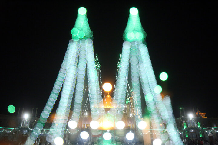 حرم حضرت معصومه (س)در شب میلاد امام زمان(عج) چراغان شد