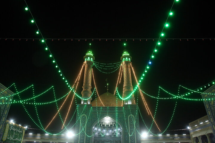 حرم حضرت معصومه (س)در شب میلاد امام زمان(عج) چراغان شد