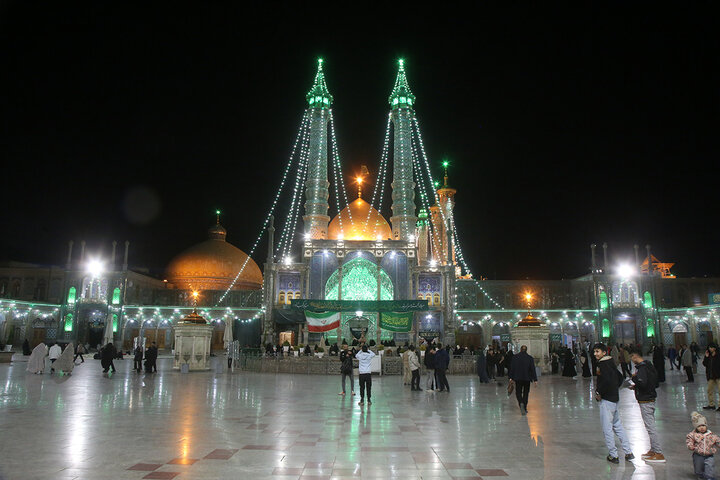 حرم حضرت معصومه (س)در شب میلاد امام زمان(عج) چراغان شد