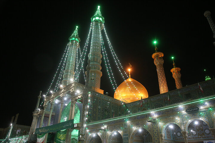 حرم حضرت معصومه (س)در شب میلاد امام زمان(عج) چراغان شد