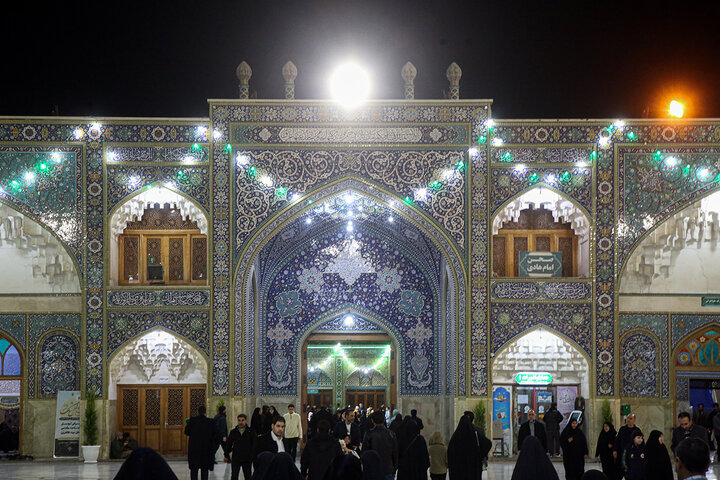 حرم حضرت معصومه (س)در شب میلاد امام زمان(عج) چراغان شد