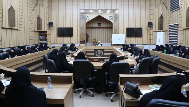 تصاویر/ دومین روز دوره تخصصی حجاب و عفاف همراه با پاسخ به شبهات پیرامون حجاب ویژه مبلغات امین برگزار شد