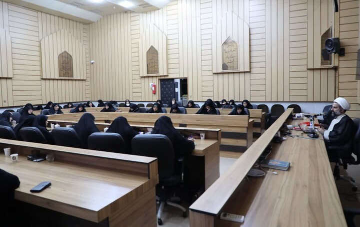 تصاویر/ دومین روز دوره تخصصی حجاب و عفاف همراه با پاسخ به شبهات پیرامون حجاب ویژه مبلغات امین برگزار شد