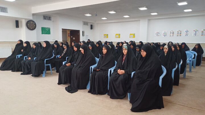 تصاویر/ مراسم جشن ولادت امام زمان عجل الله فرجه شریف در مدرسه علمیه زینب کبری (س) ارومیه