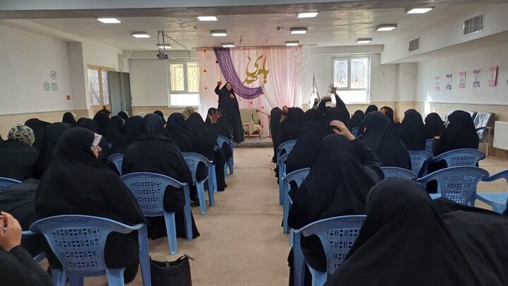 تصاویر/ مراسم جشن ولادت امام زمان عجل الله فرجه شریف در مدرسه علمیه زینب کبری (س) ارومیه