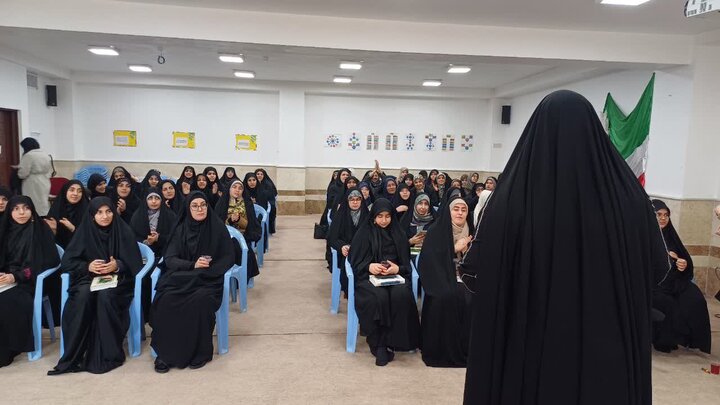 تصاویر/ مراسم جشن ولادت امام زمان عجل الله فرجه شریف در مدرسه علمیه زینب کبری (س) ارومیه