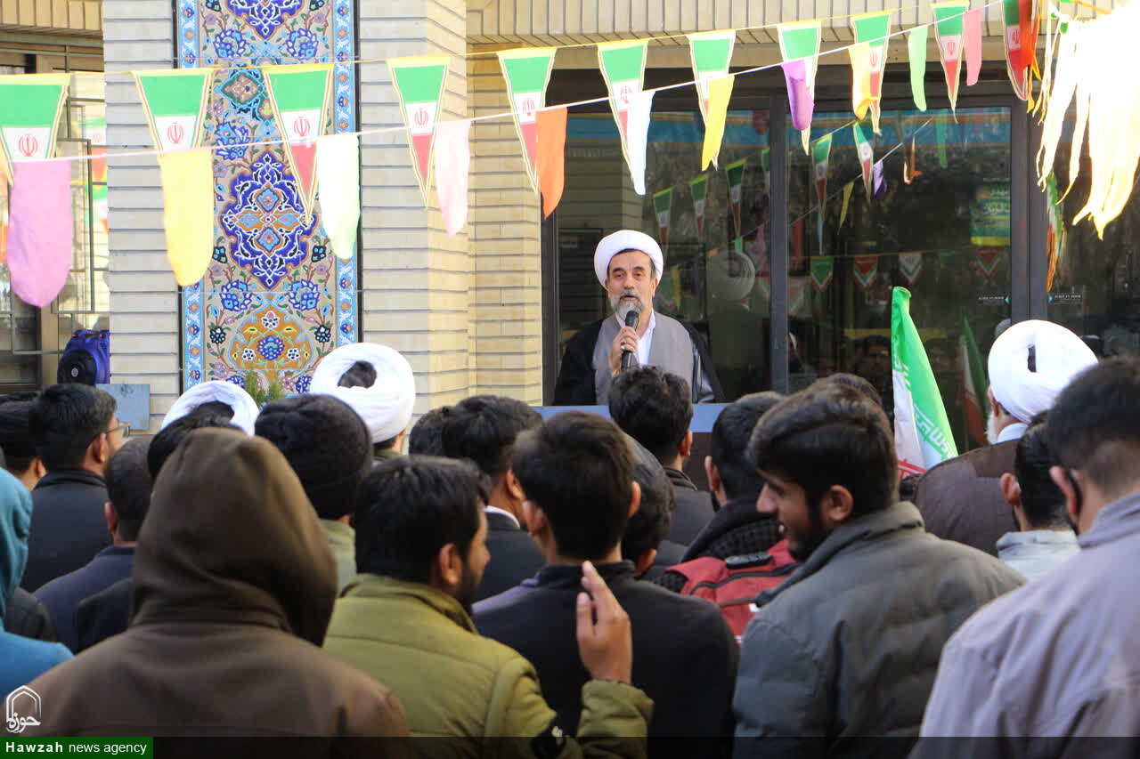 زنگ انقلاب در جامعه‌المصطفی اصفهان نواخته شد+ تصاویر