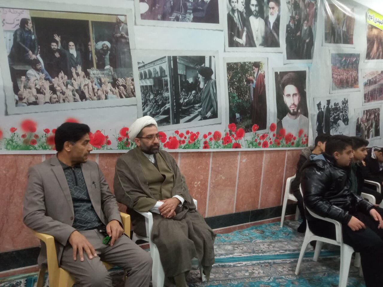 برپایی نمایشگاه تبیین و بصیرت مدرسه علمیه المهدی(عج) در آران و بیدگل