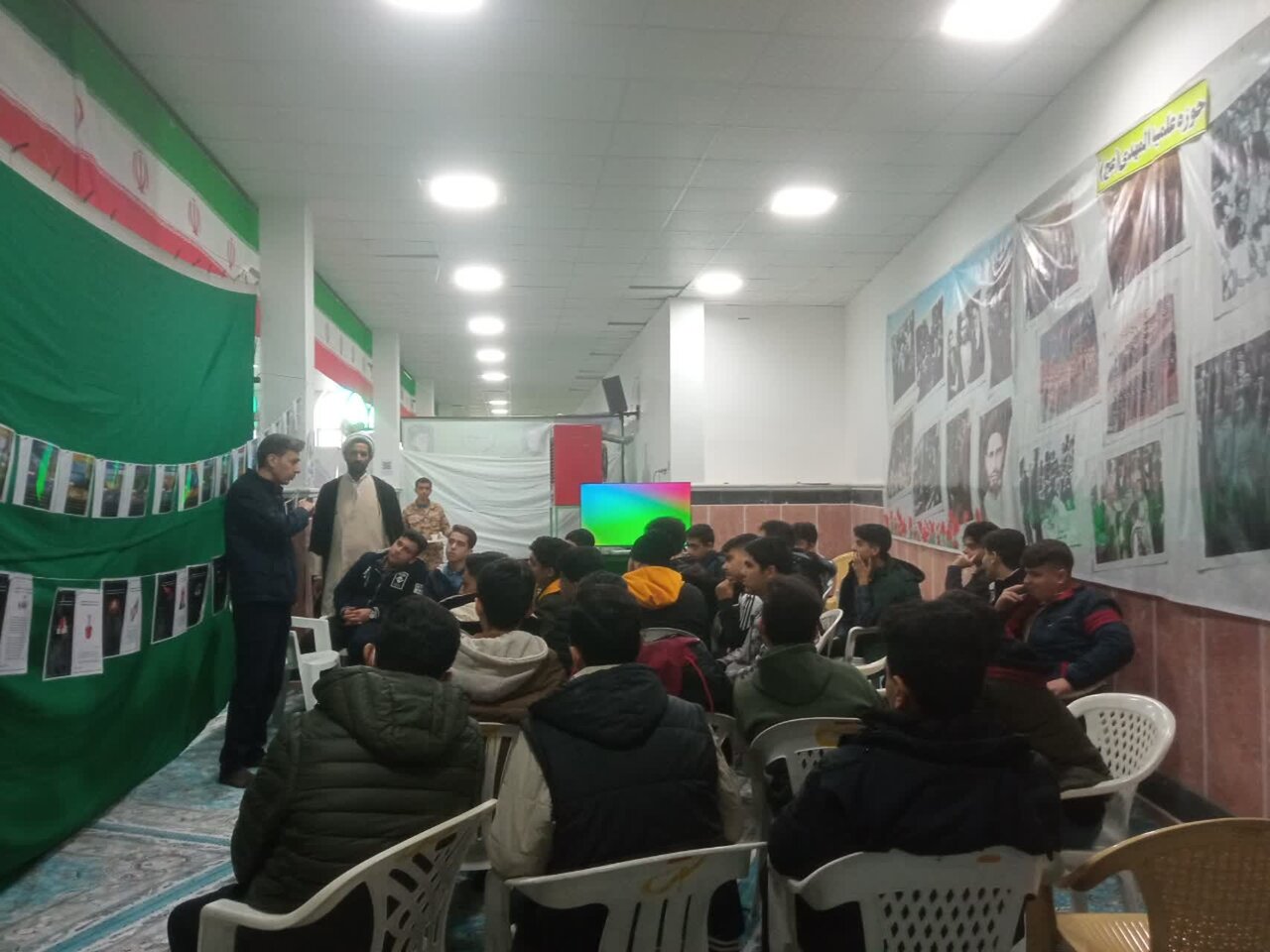 برپایی نمایشگاه تبیین و بصیرت مدرسه علمیه المهدی(عج) در آران و بیدگل