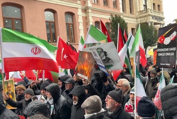 ईरान के समर्थन में तुर्की के कई शहरो में रौली